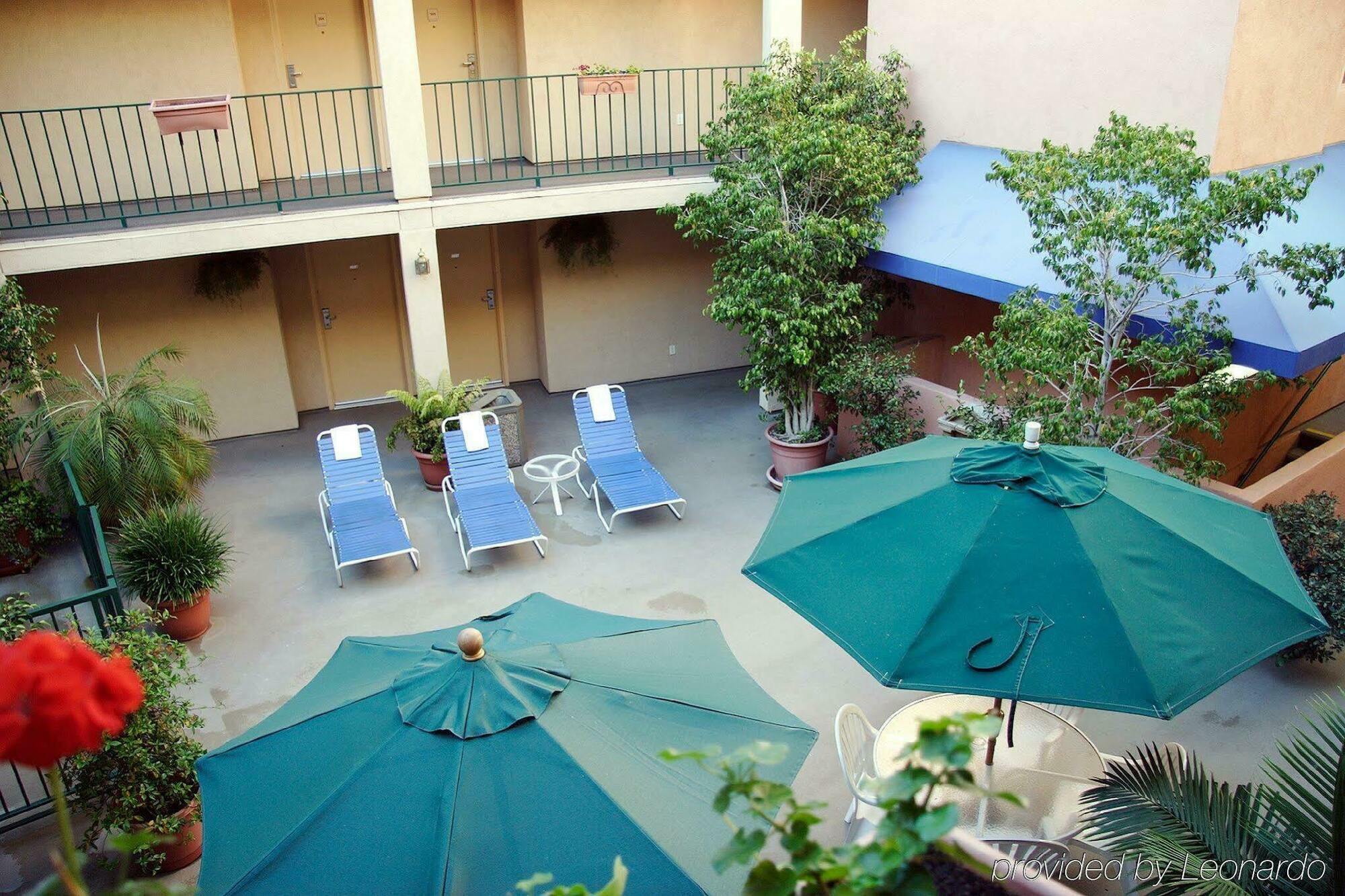 Holiday Inn Express West Los Angeles By Ihg Exterior foto
